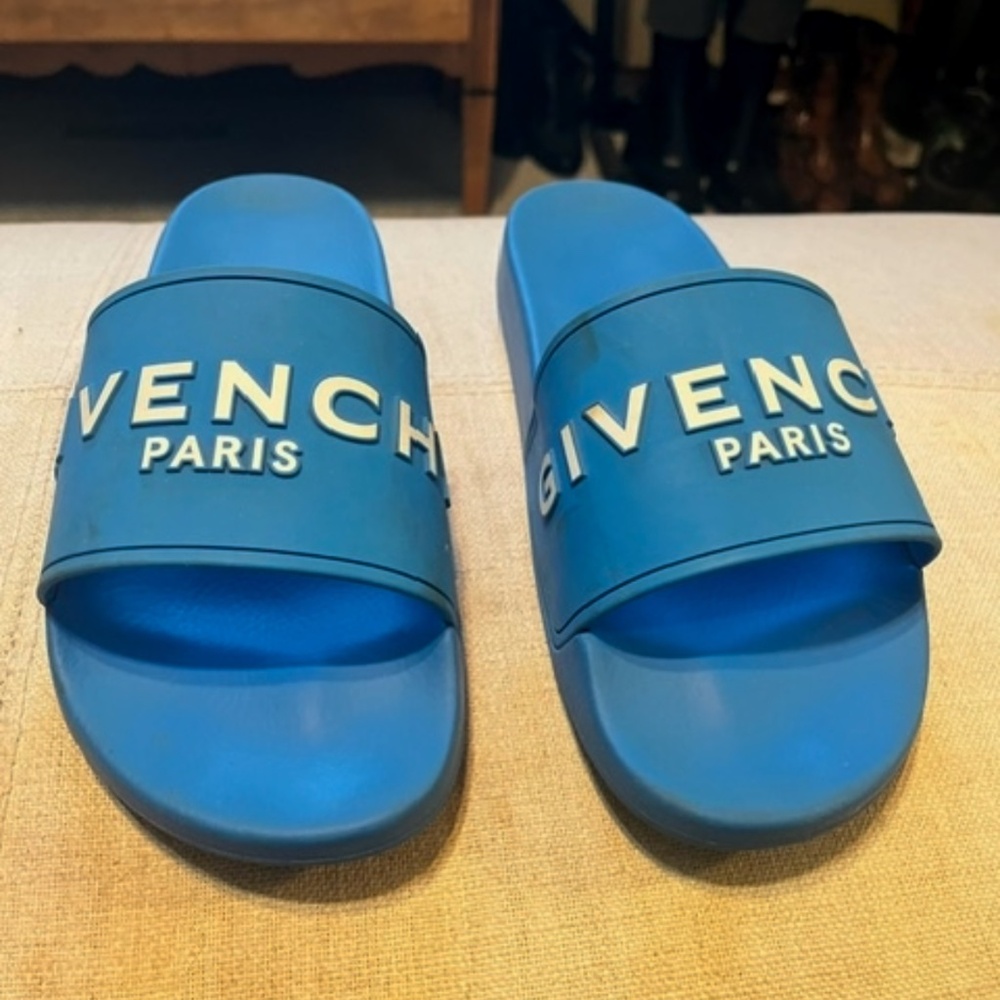Givenchy unisex pool slides